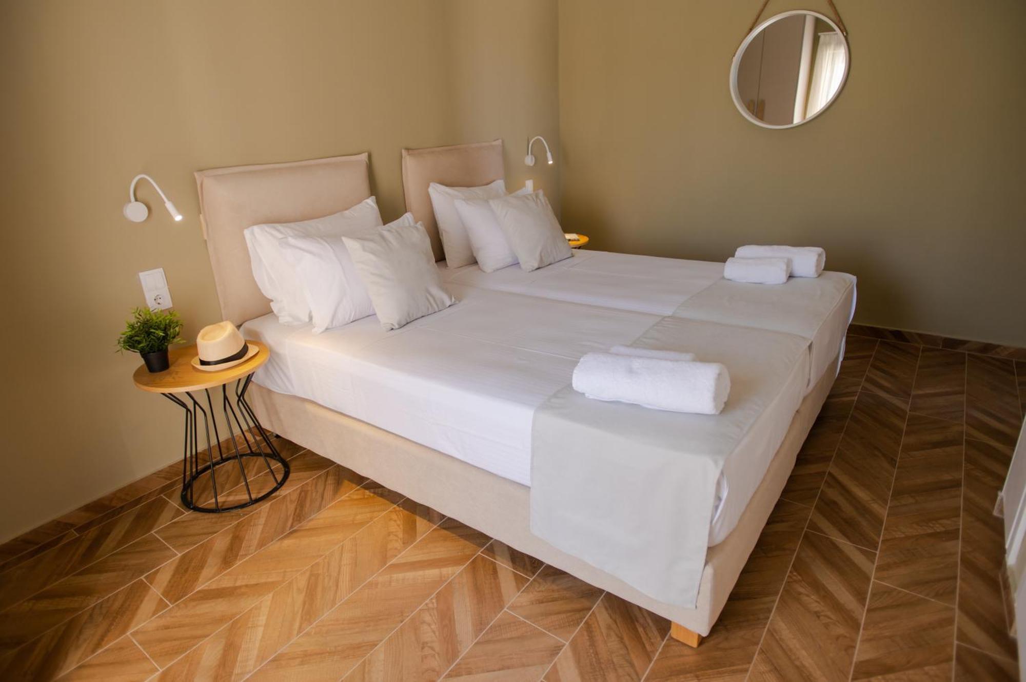 Marble Luxury Suites Karteros Extérieur photo
